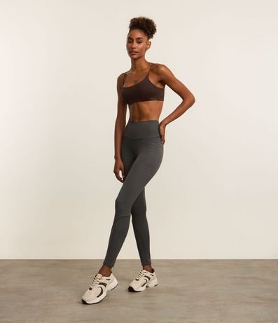 Top Deportivo en Poliamida con Breteles Finos 2