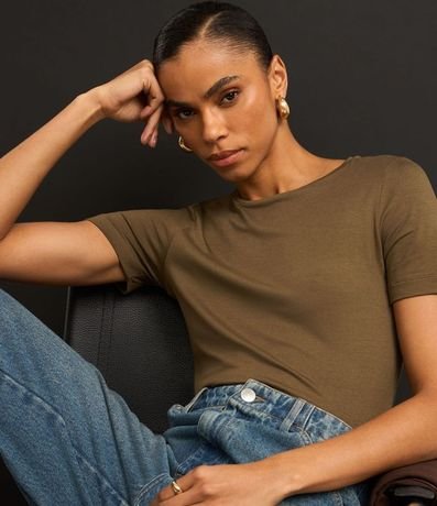 Blusa Básica en Viscosa con Escote Redondo 7