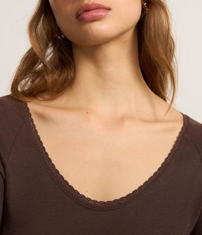 Blusa en Rib con Encaje en el Escote y Manga larga 4