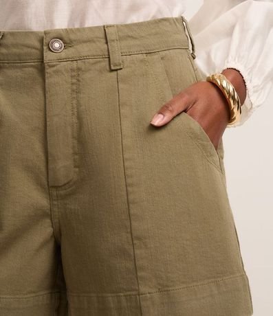 Short Regular en Sarga con Pespunte Contrastante y Bolsillo Cuchillo 4