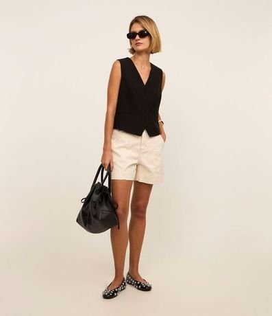 Short Regular en Sarga con Pespunte Contrastante y Bolsillo Cuchillo 2