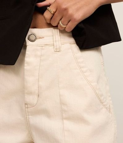 Short Regular en Sarga con Pespunte Contrastante y Bolsillo Cuchillo 4