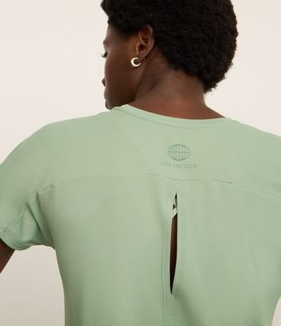 Remera Deportiva en Microfibra con Abertura en la Espalda y Canesú en el Hombro 1