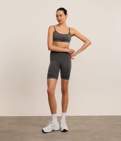 Bermuda Deportiva Seamless con Recortes Texturizados y Efecto Levanta Pompis