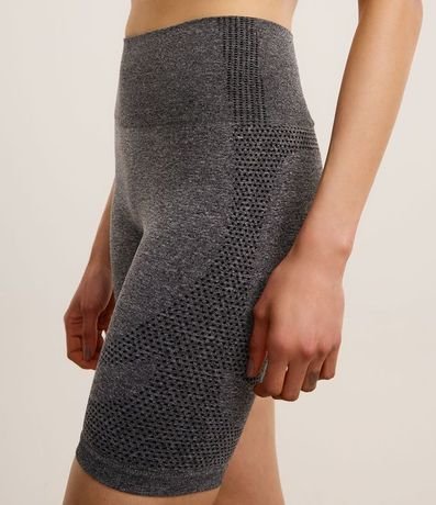 Bermuda Deportiva Seamless con Recortes Texturizados y Efecto Levanta Pompis 3