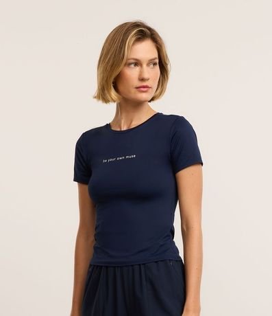 Remera Deportiva en Microfibra con Estampa Be Your Own Muse 2