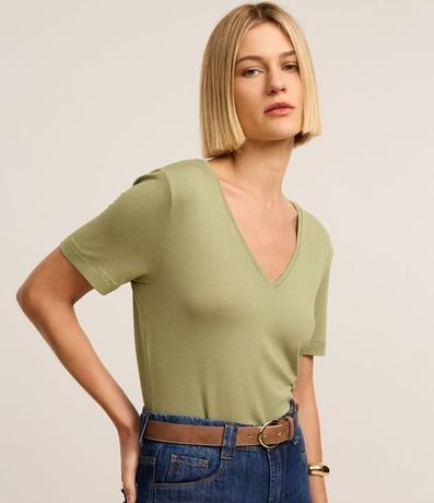 Blusa en Viscosa con Escote V y Manga Corta sin Estampa