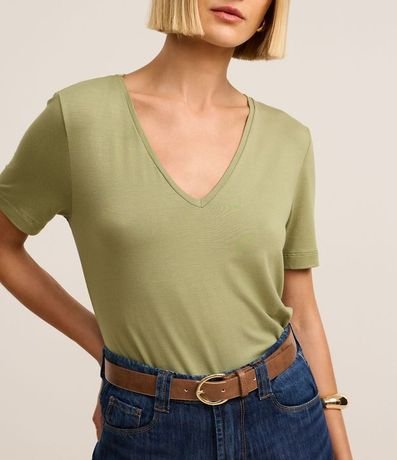 Blusa en Viscosa con Escote V y Manga Corta sin Estampa 4