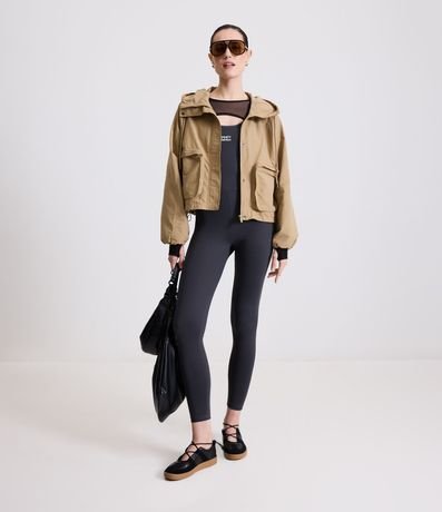 Campera en Sarga con Cuello alto y Bolsillos Delanteros 2