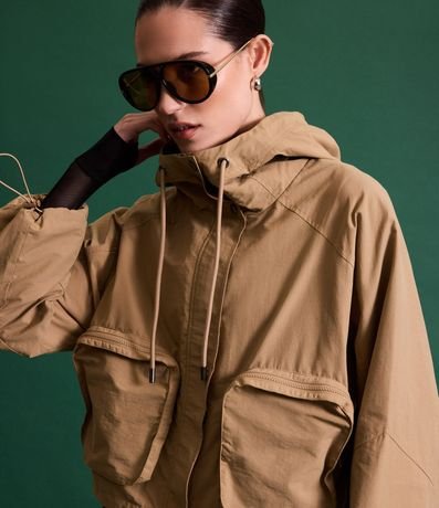 Campera en Sarga con Cuello alto y Bolsillos Delanteros 3