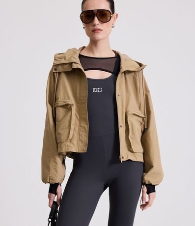 Campera en Sarga con Cuello alto y Bolsillos Delanteros 4