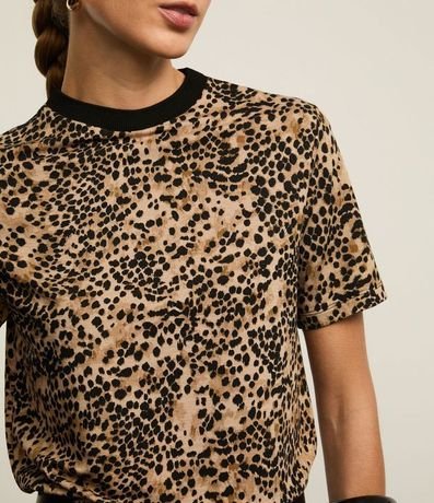Blusa en Viscosa con Estampa Leopardo y Cuello de Punto Contrastante 3