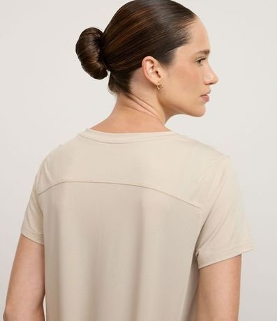 Remera Deportiva en Microfibra Agujerada con Bajo Mullet 4