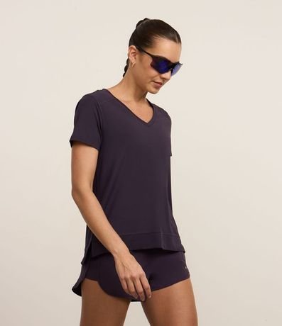 Remera Deportiva en Microfibra Agujerada con Bajo Mullet 1