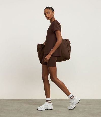 Remera Deportiva en Microfibra Agujerada con Bajo Mullet 3