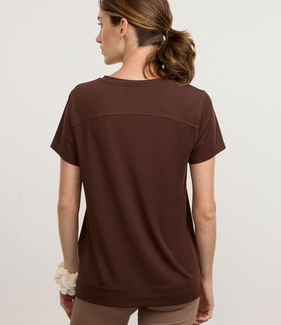 Remera Deportiva en Microfibra Agujerada con Bajo Mullet 4