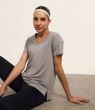 Remera Deportiva en Microfibra Agujerada con Bajo Mullet