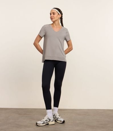 Remera Deportiva en Microfibra Agujerada con Bajo Mullet 2