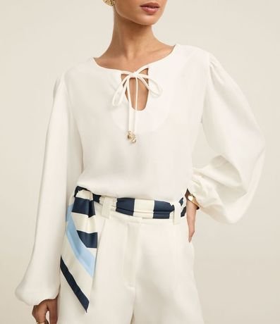 Blusa Satinada con Colgante de Corazón en el Lazo de Cuello 3