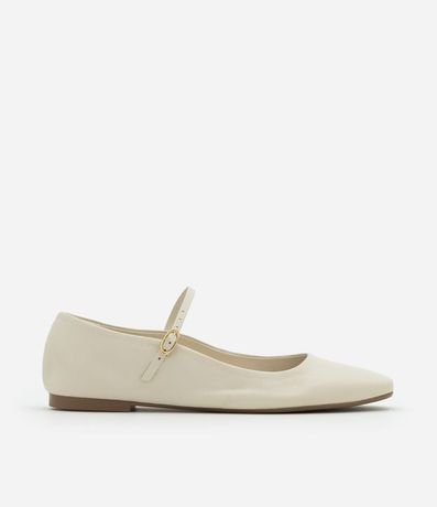 Zapatilla de Cuero con Puntera Cuadrada y Detalle en Hebilla