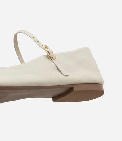 Zapatilla de Cuero con Puntera Cuadrada y Detalle en Hebilla 6