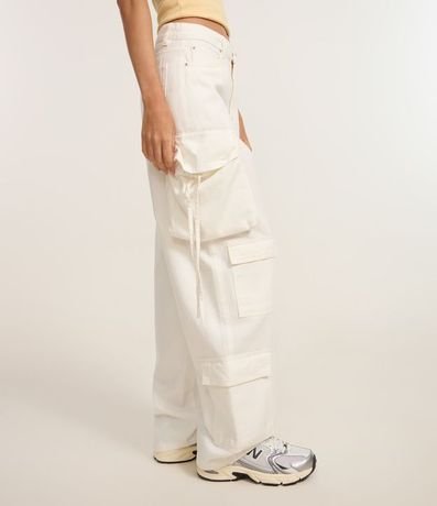 Pantalón Baggy en Sarga con Bolsillos Cargo Diferenciados 3