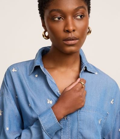 Camisa en Jeans con Flores Bordadas 3