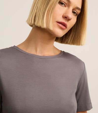 Blusa Básica en Viscosa con Escote Redondo 3