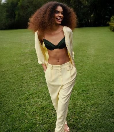 Pantalón Carrot en Viscolino con Solapa y Pliegues 1