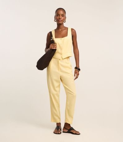 Pantalón Carrot en Viscolino con Solapa y Pliegues 2