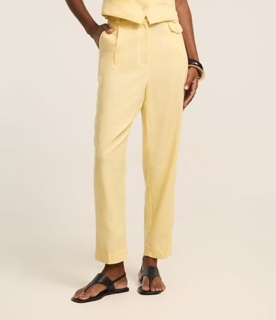 Pantalón Carrot en Viscolino con Solapa y Pliegues 4