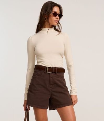 Short Mom Tiro Alto en Sarga con Bolsillos 2