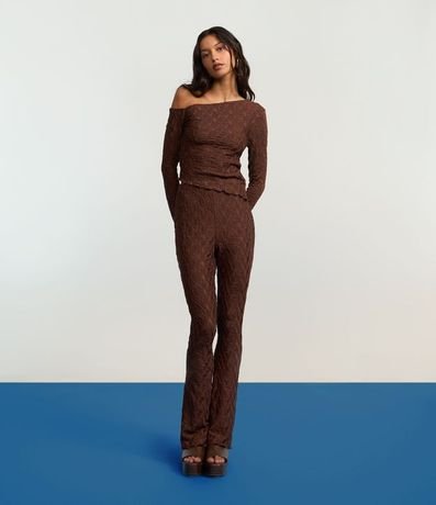 Pantalón Flare Texturizado con Bajo Ondulado 6