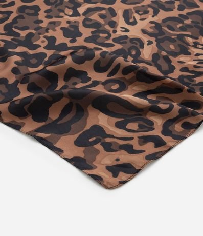Pañuelo Cuadrado en Satén con Estampa Animal Print Leopardo 2