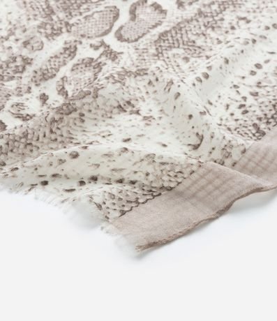 Pañuelo Rectangular en Franela con Estampa Animal Print Cobra 2