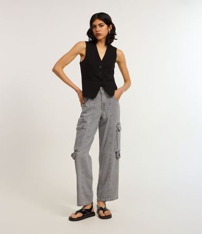 Pantalón Recto en Jeans con Recorte Delantero y Bolsillos Cargo