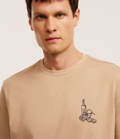 Remera Comfort en Algodón con Estampa de Drinks y Lettering 4