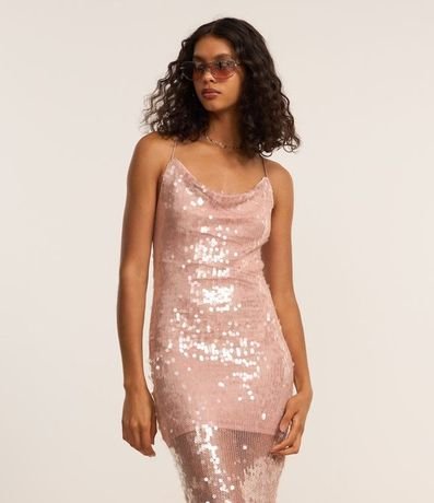 Vestido Recto en Lentejuelas con Bajo Asimétrica y Escote Degagê en la Espalda 3