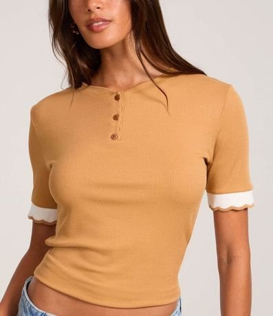 Blusa en Rib con Botones y Detalle en las Mangas 3