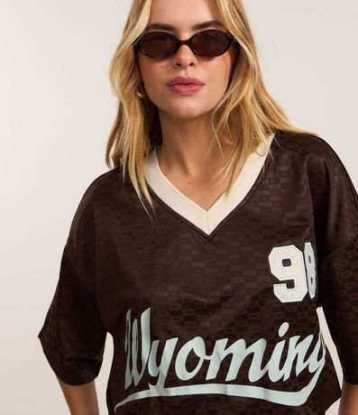 Remera Oversized Sportcore con Lettering Wyoming 1