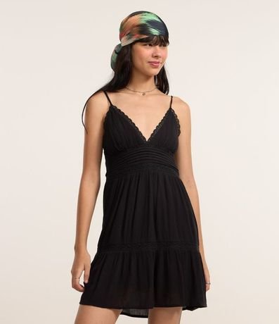 Vestido Texturizado con Detalles en Encaje