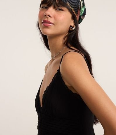 Vestido Texturizado con Detalles en Encaje 3