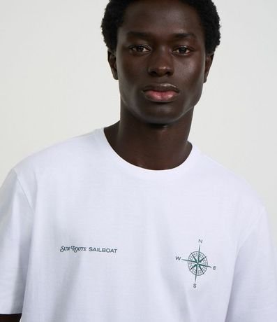 Remera Comfort en Algodón con Estampa de  Bussola y Lettering Sun Route Sailboat 4