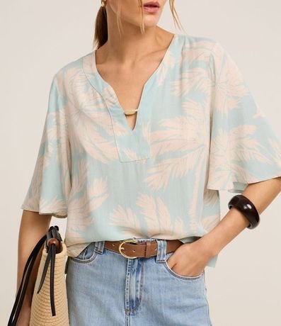 Blusa en Viscosa con Escote V y Estampa Follaje 4