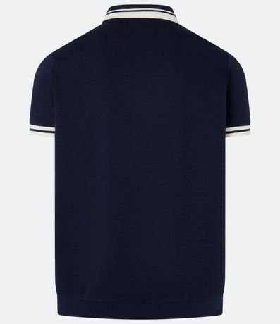 Remera Polo Comfort con Detalles Contrastantes y Estampa de Escudo 6