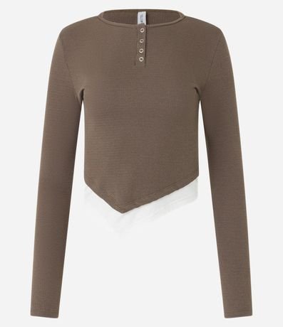 Blusa en Rib con Botones Delanteros y Bajo Asimétrica Sobrepuesta 5