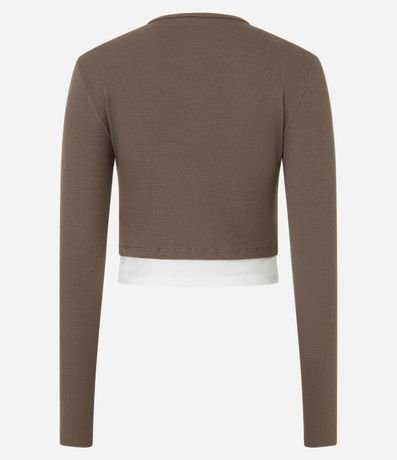 Blusa en Rib con Botones Delanteros y Bajo Asimétrica Sobrepuesta 7