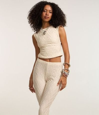 Pantalón Flare Texturizado con Bajo Ondulado 3