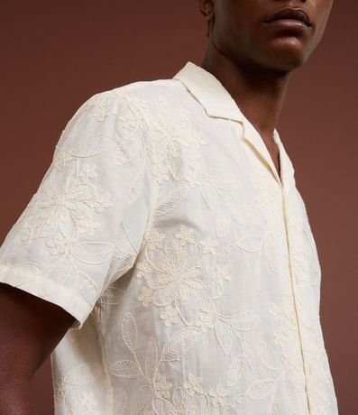 Camisa Comfort en Algodón con Bordado Floral y Texturizada 8