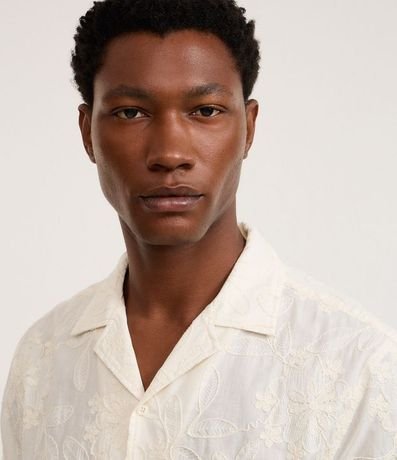 Camisa Comfort en Algodón con Bordado Floral y Texturizada 6